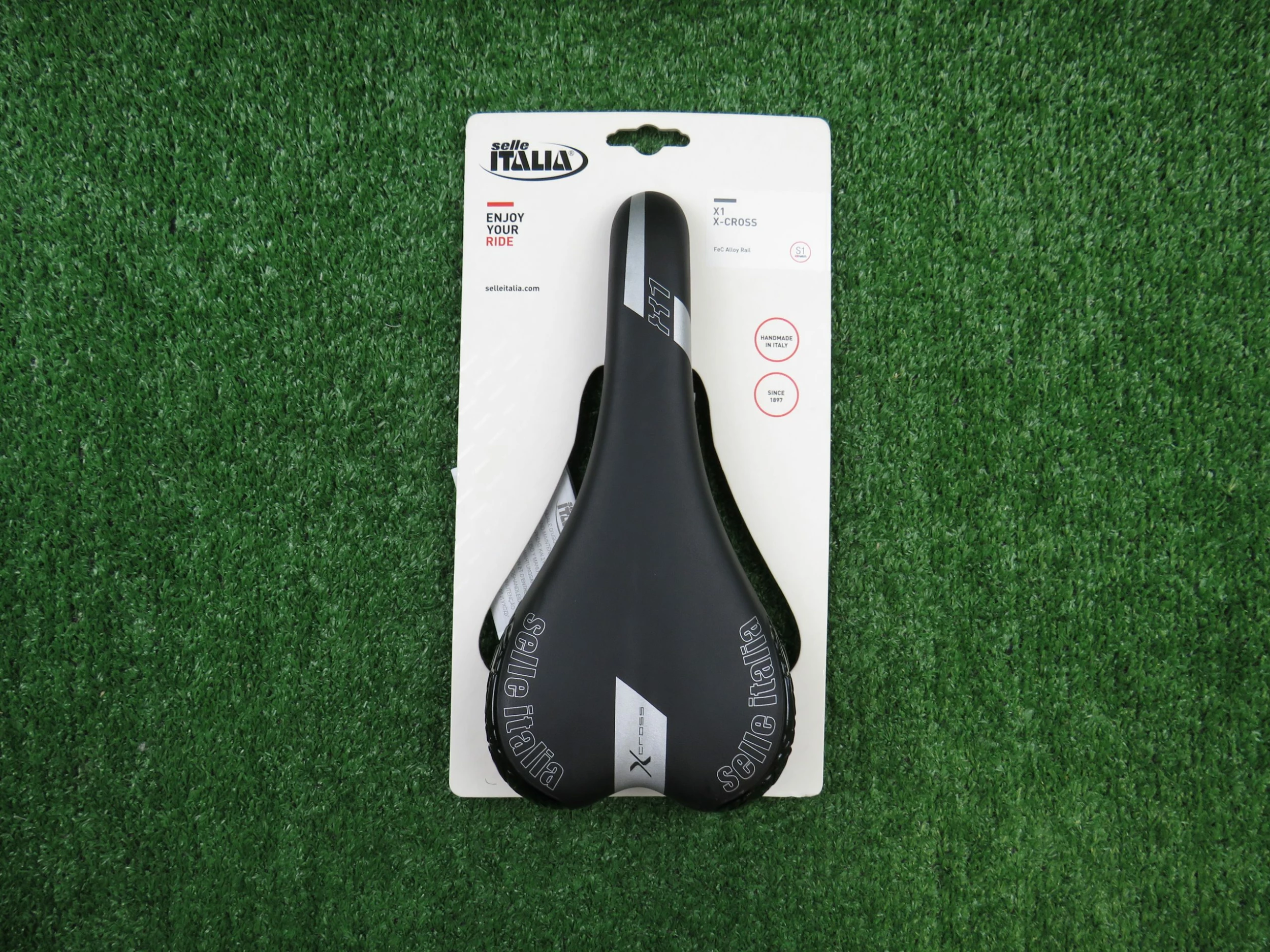 Selle Italia X1 X-Cross Saddle Comfort Steel Rails Ref: E/U 1 Selle Italia X1 X-Cross Saddle Comfort Steel Rails Ref: E/U