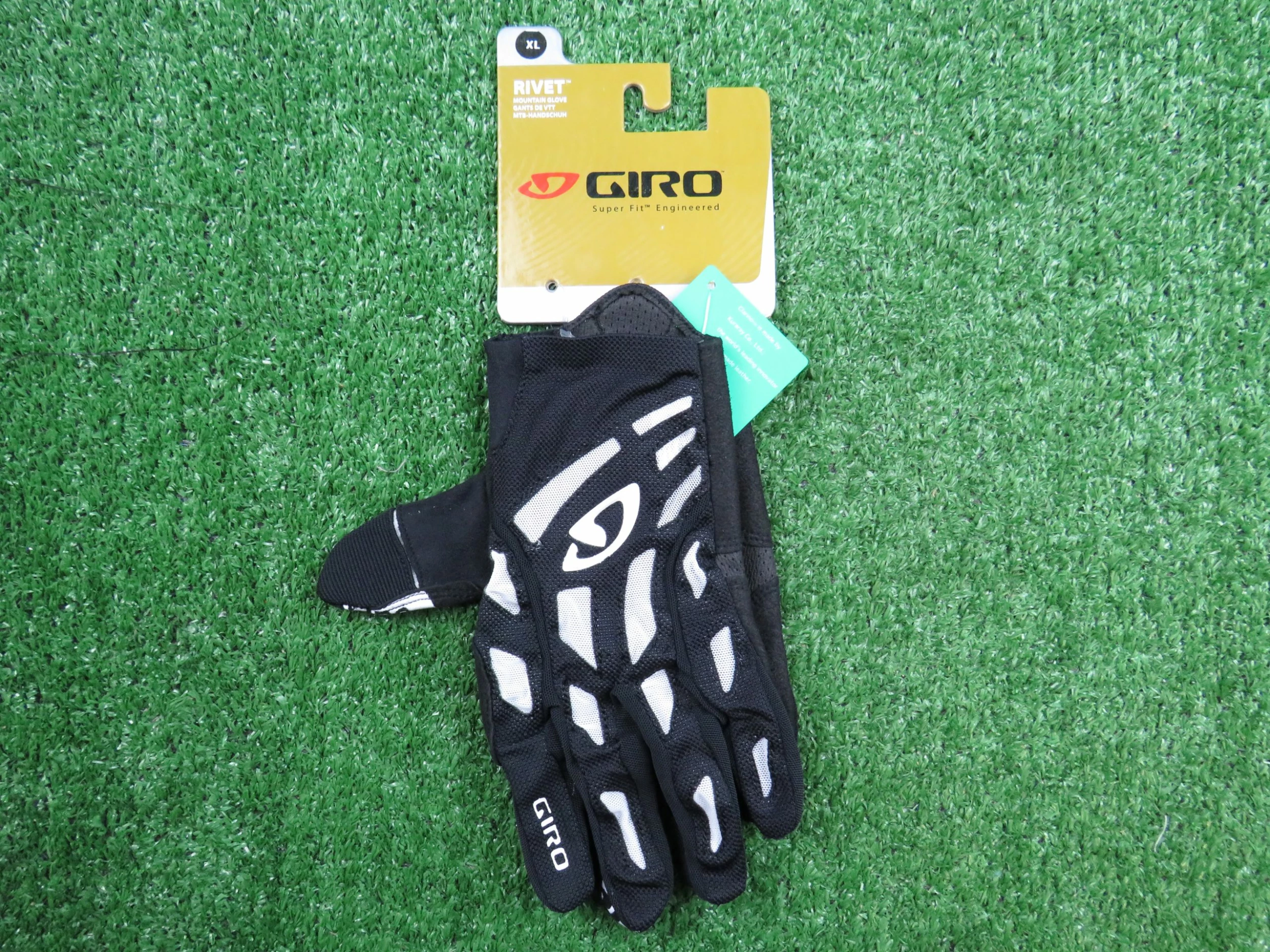 Giro Rivet Mountain Glove Extra Large Black/White Ref: H 1 Giro Rivet Mountain Glove Extra Large Black/White Ref: H