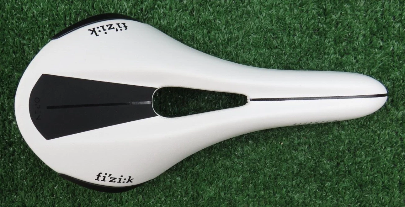 Fizik Aliante R3 Open Saddle Regular White Ref: E 1 Fizik Aliante R3 Open Saddle Regular White Ref: E