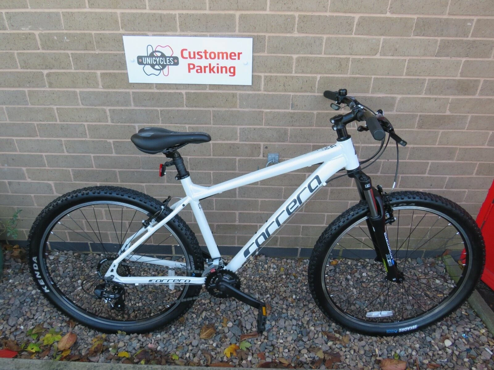 CARRERA VALOUR MOUNTAIN BIKE 18 INCH ALUMINIUM FRAME EX SHOP DEMO Ref 16283 1 CARRERA VALOUR MOUNTAIN BIKE 18 INCH ALUMINIUM FRAME EX SHOP DEMO Ref 16283