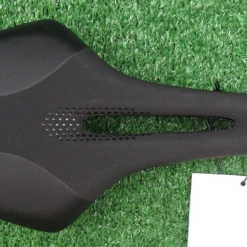 Fizik Luce R1 Saddle Regular Black Ref: E