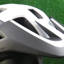 Lazer Jackal Helmet Kineticore Magnetic Buckle MTB Matt White/Black L Ref: H/E