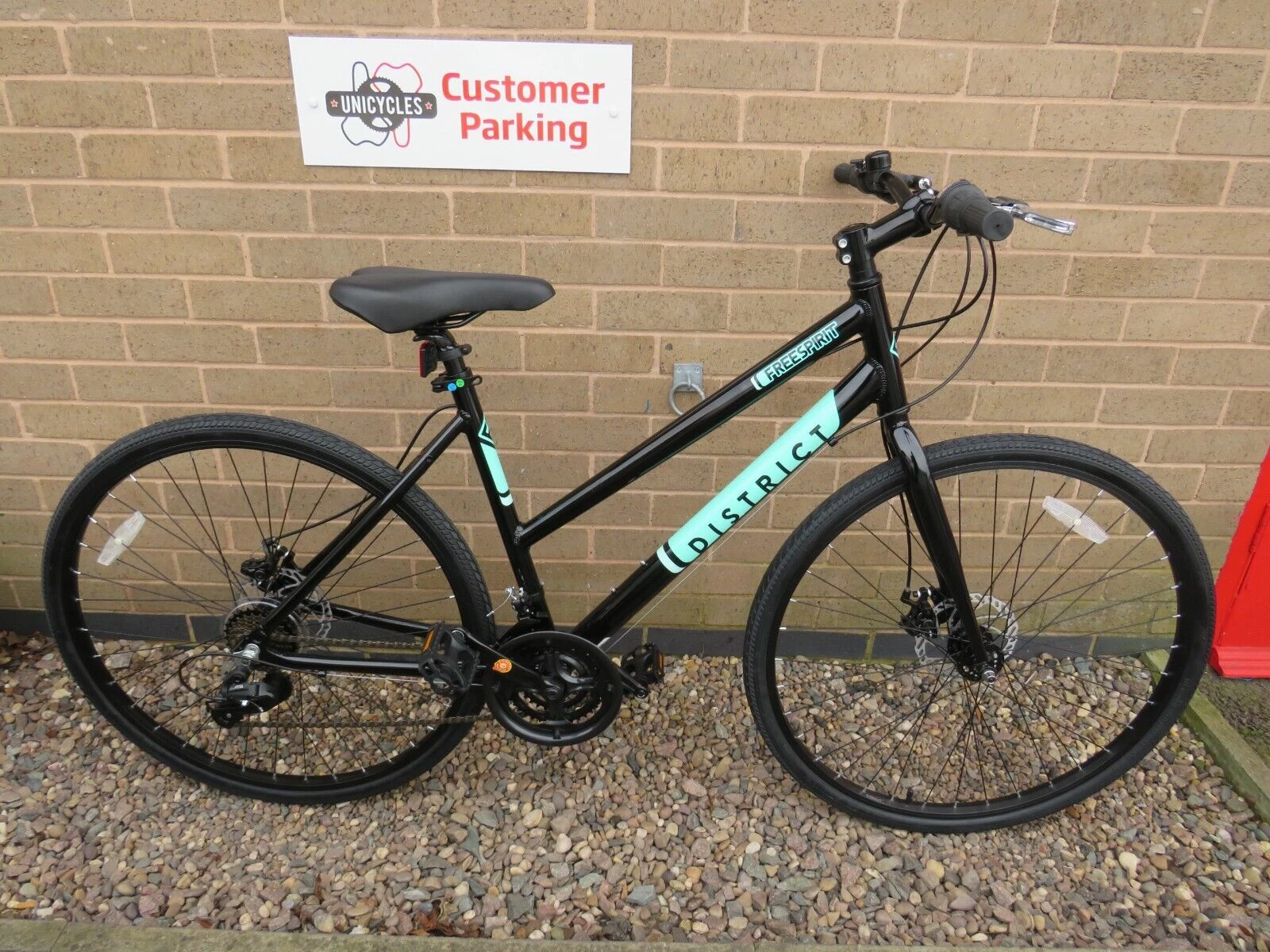 FREESPIRIT DISTRICT SPORTS HYBRID BIKE 19 INCH ADULTS LADIES FRAME Ref 16528 1 FREESPIRIT DISTRICT SPORTS HYBRID BIKE 19 INCH ADULTS LADIES FRAME Ref 16528