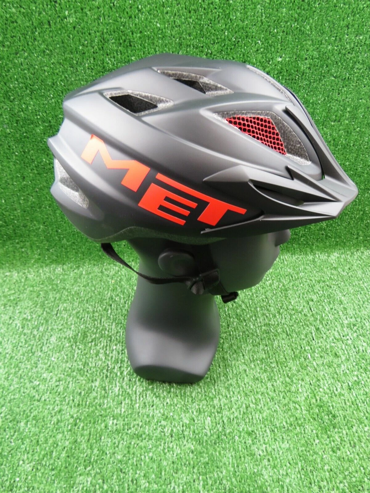Met Helmet - Crackerjack 52/57 Black/Red - REF:H/E 1 Met Helmet - Crackerjack 52/57 Black/Red - REF:H/E