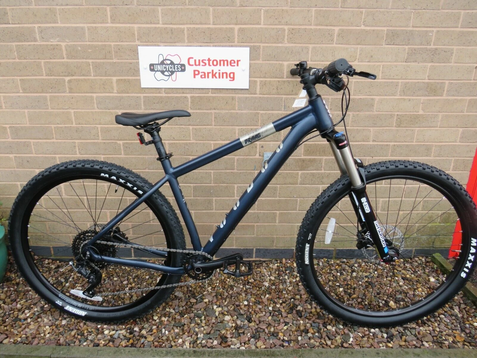 XLC Suspension Seatpost SP-S11. 30.9X350mm. Ref:H/E 1 XLC Suspension Seatpost SP-S11. 30.9X350mm. Ref:H/E