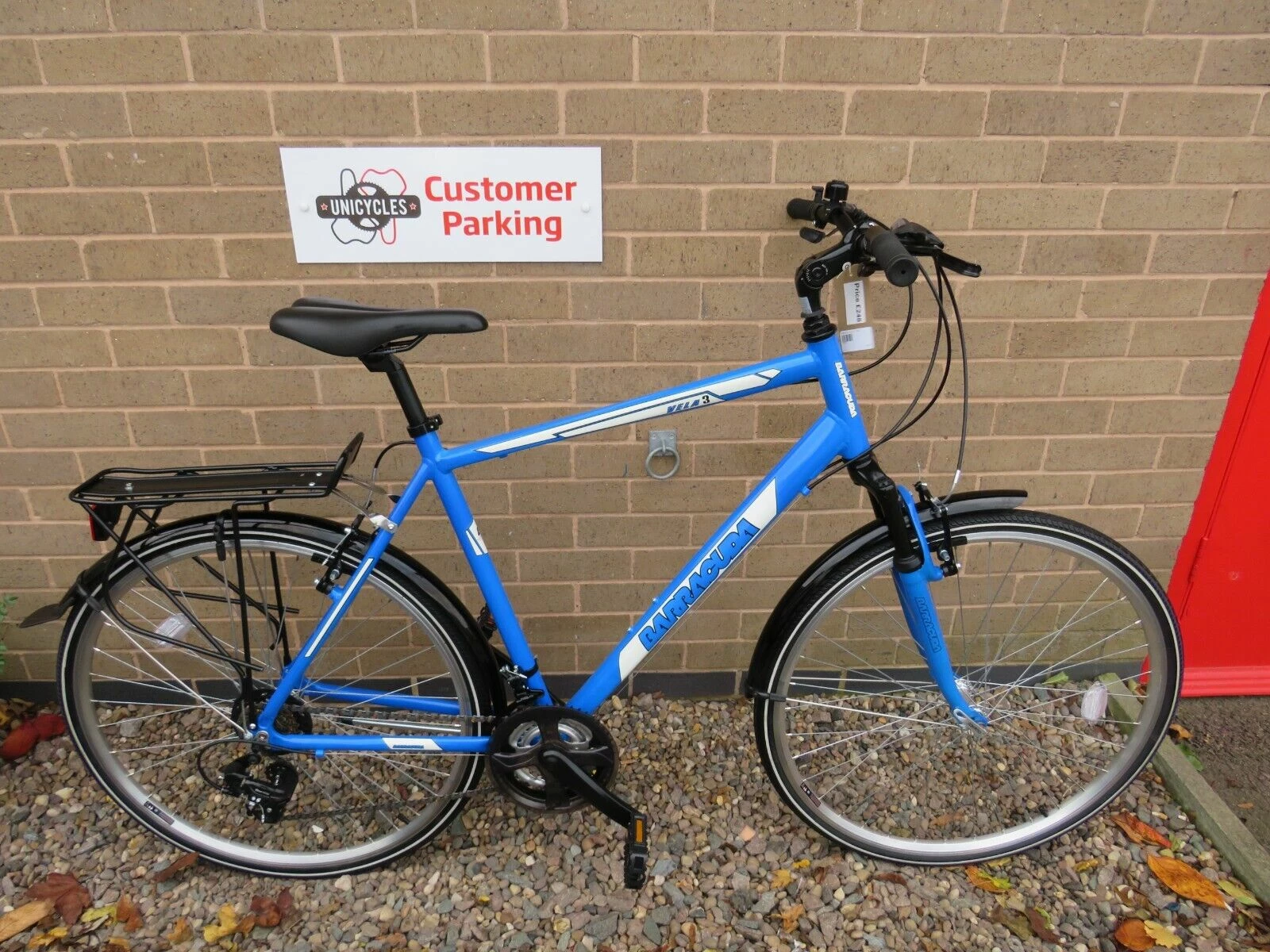 BARRACUDA VELA 3 SPORTS HYBRID BIKE 22 INCH ALUMINIUM FRAME EXDISPLAY Ref 16314 1 BARRACUDA VELA 3 SPORTS HYBRID BIKE 22 INCH ALUMINIUM FRAME EXDISPLAY Ref 16314