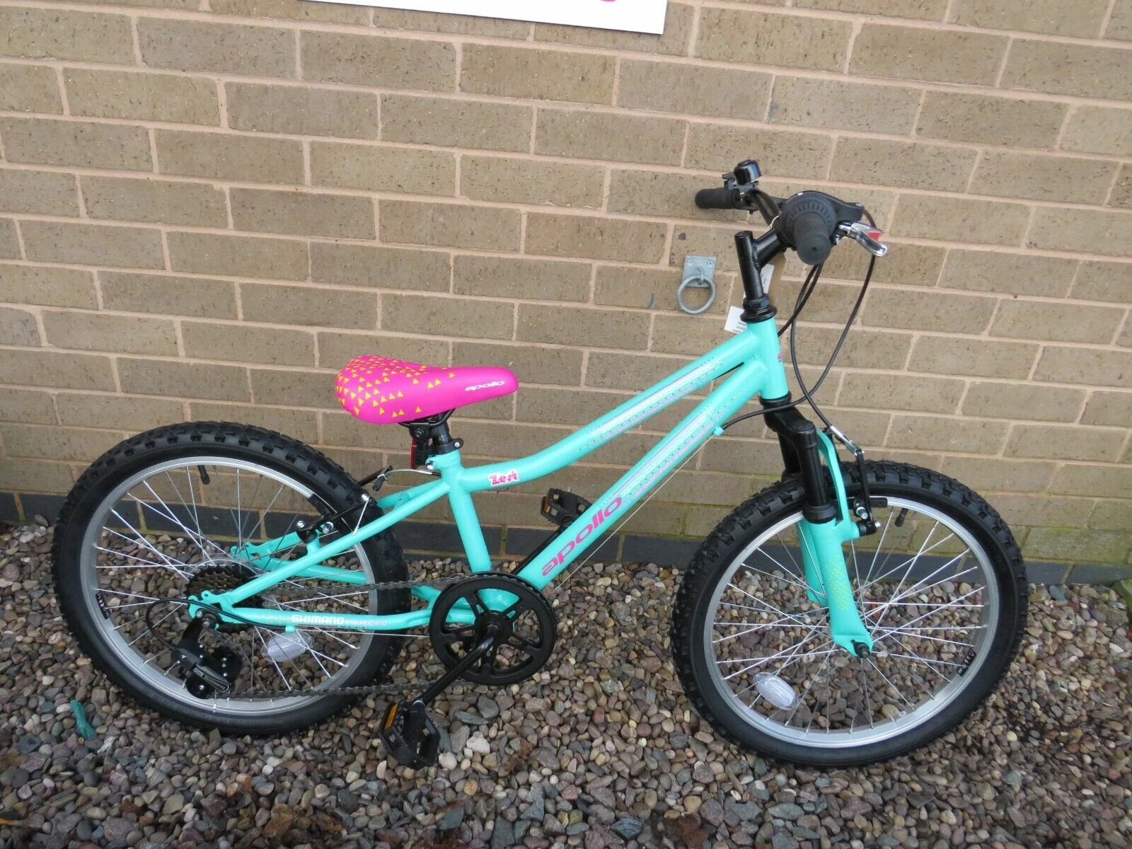 APOLLO ZEST MOUNTAIN BIKE 10 INCH FRAME 20 INCH WHEEL EX DISPLAY Ref 16632 1 APOLLO ZEST MOUNTAIN BIKE 10 INCH FRAME 20 INCH WHEEL EX DISPLAY Ref 16632