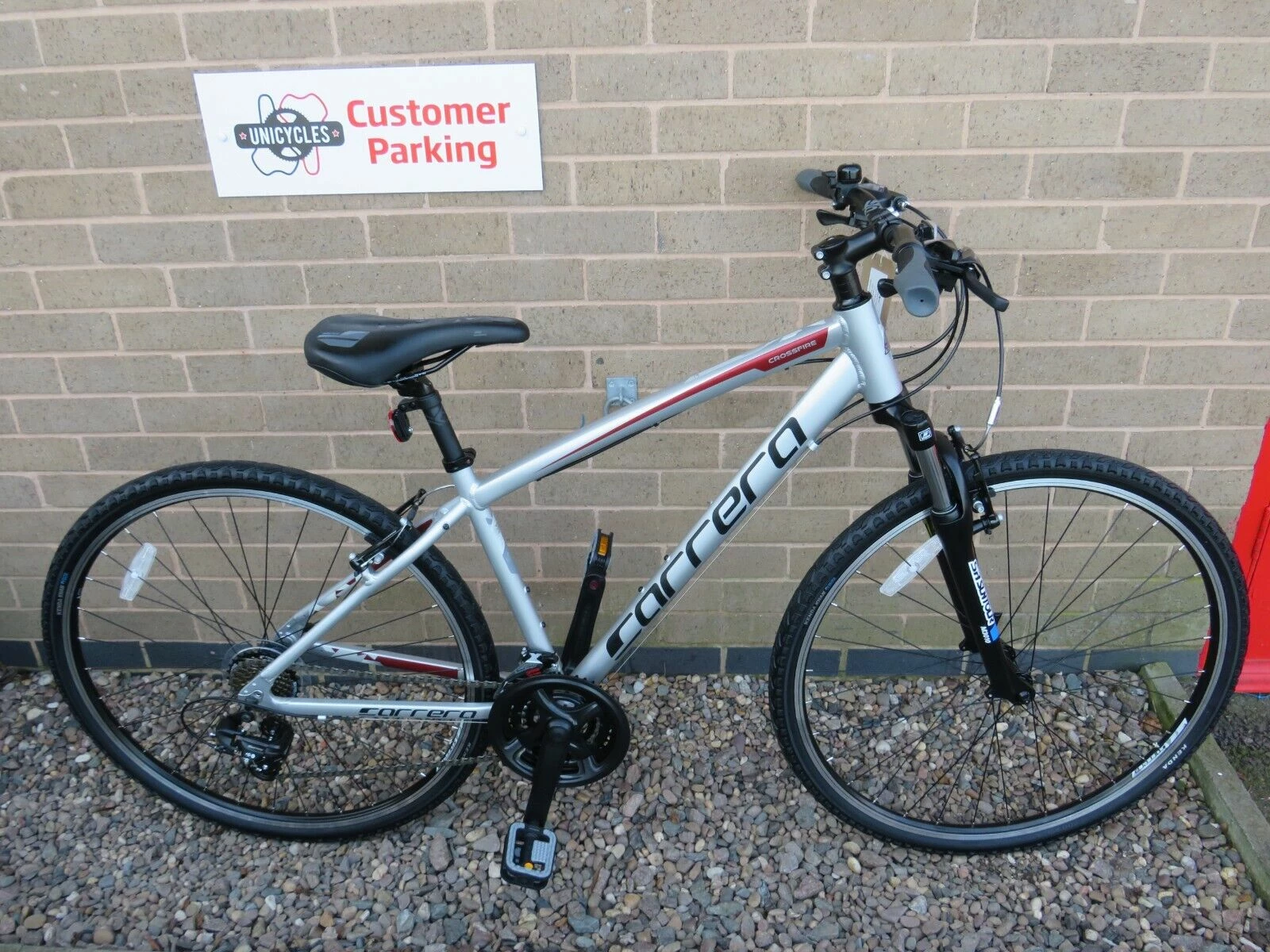 CARRERA CROSSFIRE HYBRID BIKE 17 INCH ALUMINIUM FRAME EX DISPLAY Ref 16568 1 CARRERA CROSSFIRE HYBRID BIKE 17 INCH ALUMINIUM FRAME EX DISPLAY Ref 16568
