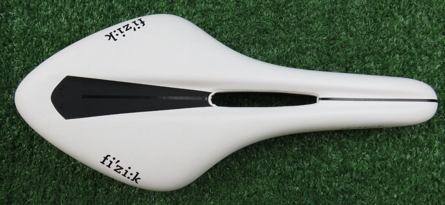 Fizik Arione R3 Open Saddle White Regular Ref: E 1 Fizik Arione R3 Open Saddle White Regular Ref: E