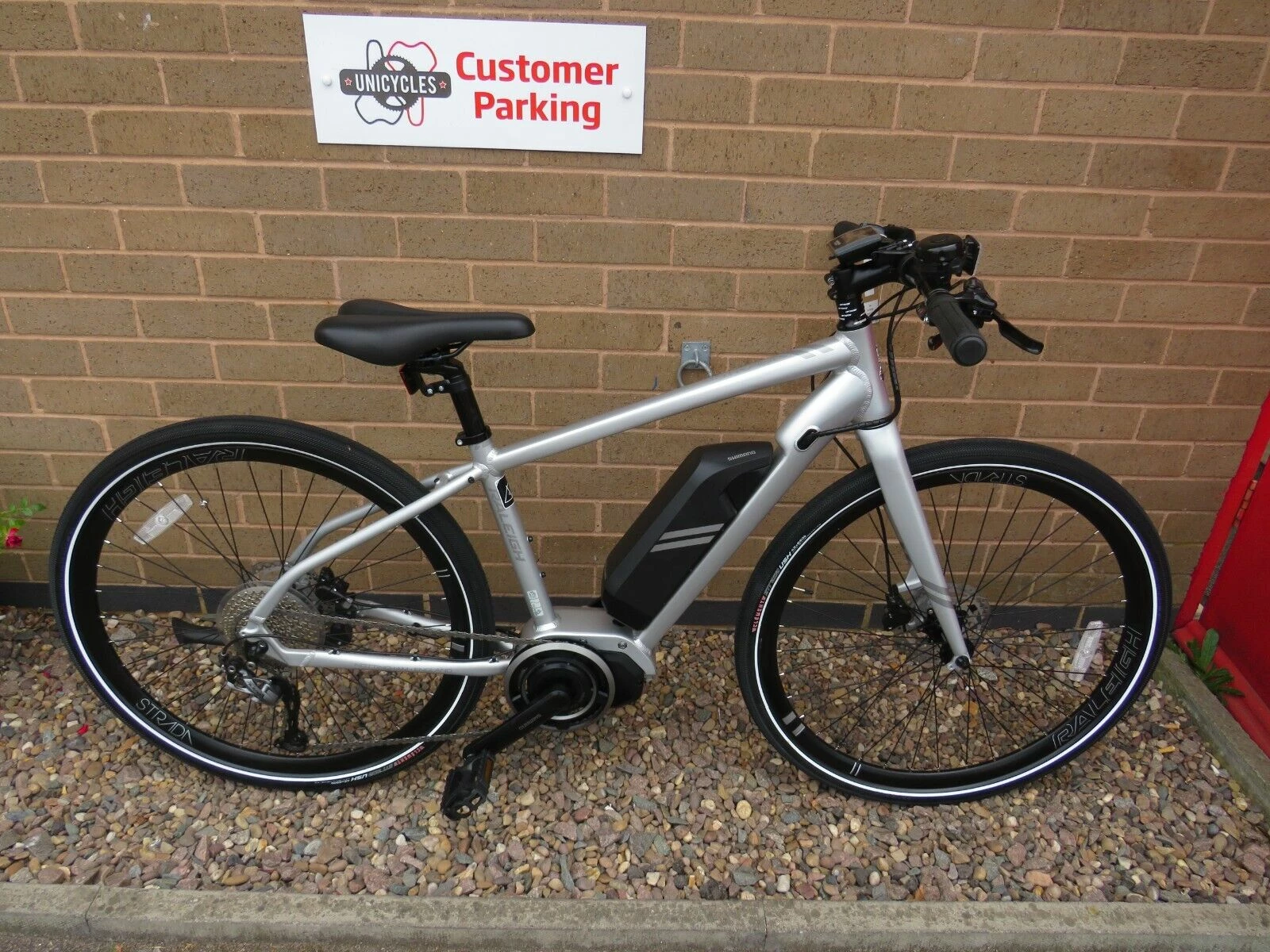 RALEIGH STRADA ELITE ELECTRIC HYBRID BIKE 16 INCH FRAME NEW EX DISPLAY Ref 15645 1 RALEIGH STRADA ELITE ELECTRIC HYBRID BIKE 16 INCH FRAME NEW EX DISPLAY Ref 15645